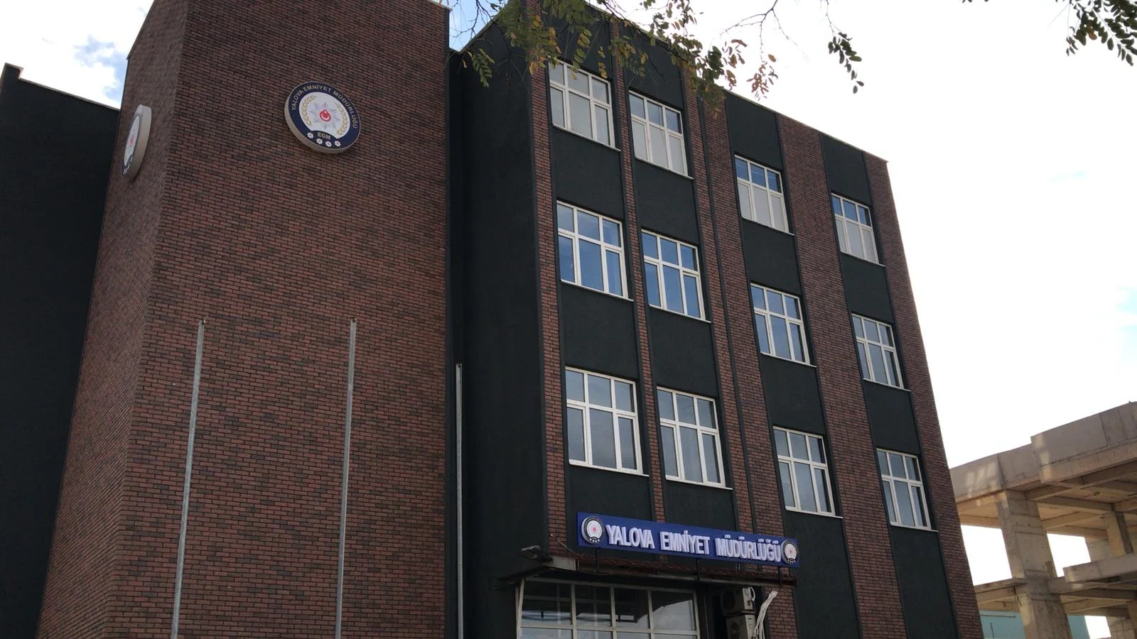 Yalova Emniyet Müdürlüğü Ek Hizmet Binası dış cephe tuğla uygulaması — 2